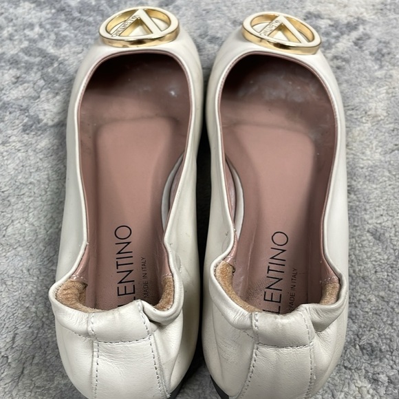 Valentino Calliope Leather Ballet Flats V Medallion Ivory Cream Sz 8 - Picture 8 of 14